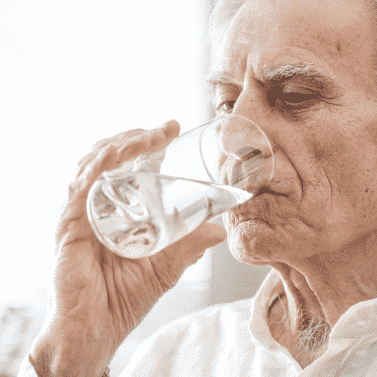 Cómo prevenir la deshidratación en personas mayores 2